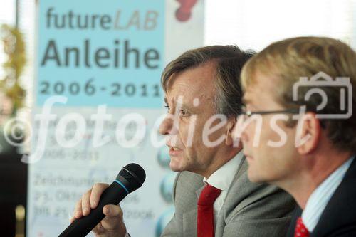 (C) fotodienst/Anna Rauchenberger - Wien 16.10.2006 - FUTURELAB Holding GmbH begibt öffentliche Unternehmensanleihe. FOTO v.l.: Univ. Prof. Dr. Michael Havel (GF Futurelab), Mag Christian Säckl (Head of Global Markets der RZB).