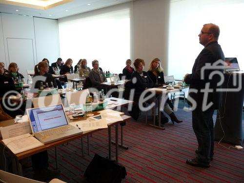 In der zweiten Woche ihrer Deutschland-Herbsttour machte das Workshop-Team von pressetext mit Wilfried Seywald, Alexander Wunschel und Michael Ehlers Station in Berlin, Stuttgart und München. Gastreferenten waren Stefanie Friedrichs (Berlin) und Dominik Walter (Stuttgart) von Landau Media sowie PR-Altmeister Gerhard Pfeffer (PR-Journal.de) in München. Die Teilnehmerinnen wurden mit zahlreichen Beispielen und Praxis-Tools 