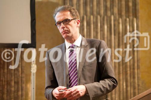 (C) fotodienst.at / Anna Rauchenberger - Wien, am 07.11.2011 - Mediennutzung in konvergierenden Medienumgebungen - Ein Vortrag aus der Reihe der 'Hedy Lamarr - Lectures' im Festsaal der Österreichischen Akademie der Wissenschaften. FOTO Prof. Uwe Hasebrink, Empirische Kommunikationswissenschaften: