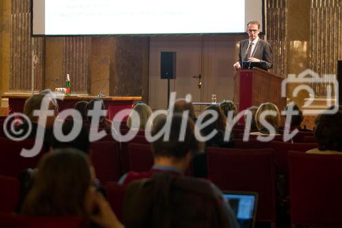  (C) fotodienst.at / Anna Rauchenberger - Wien, am 07.11.2011 - Mediennutzung in konvergierenden Medienumgebungen - Ein Vortrag aus der Reihe der 'Hedy Lamarr - Lectures' im Festsaal der Österreichischen Akademie der Wissenschaften. FOTO Prof. Uwe Hasebrink, Empirische Kommunikationswissenschaften: