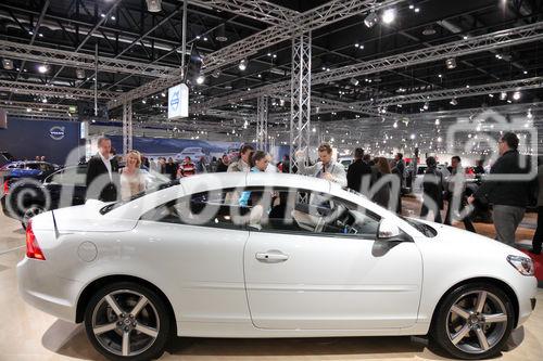  (c) fotodienst/Katharina Schiffl - Wien, am 11.01.2012 - Am Donnerstag, 12. Jänner startet die bedeutendste heimische PKW-Neuheiten- und Leistungsschau, die „Vienna Autoshow“. Vier Tage lang, bis einschließlich Sonntag (15. Jänner), präsentieren 40 Automarken rund 400 Neuwagen in der Messe Wien. Am heutigen Presse- und Händlertag herrscht bereits reges Aufkommen.