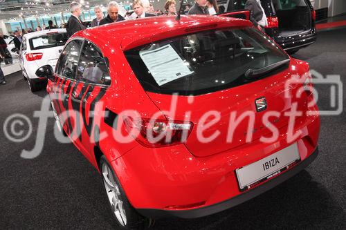  (c) fotodienst/Katharina Schiffl - Wien, am 11.01.2012 - Am Donnerstag, 12. Jänner startet die bedeutendste heimische PKW-Neuheiten- und Leistungsschau, die „Vienna Autoshow“. Vier Tage lang, bis einschließlich Sonntag (15. Jänner), präsentieren 40 Automarken rund 400 Neuwagen in der Messe Wien. Am heutigen Presse- und Händlertag herrscht bereits reges Aufkommen.