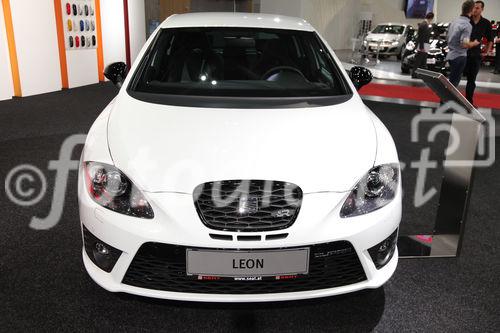  (c) fotodienst/Katharina Schiffl - Wien, am 11.01.2012 - Am Donnerstag, 12. Jänner startet die bedeutendste heimische PKW-Neuheiten- und Leistungsschau, die „Vienna Autoshow“. Vier Tage lang, bis einschließlich Sonntag (15. Jänner), präsentieren 40 Automarken rund 400 Neuwagen in der Messe Wien. Am heutigen Presse- und Händlertag herrscht bereits reges Aufkommen.