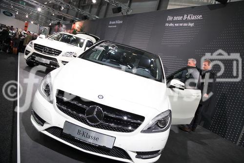  (c) fotodienst/Katharina Schiffl - Wien, am 11.01.2012 - Am Donnerstag, 12. Jänner startet die bedeutendste heimische PKW-Neuheiten- und Leistungsschau, die „Vienna Autoshow“. Vier Tage lang, bis einschließlich Sonntag (15. Jänner), präsentieren 40 Automarken rund 400 Neuwagen in der Messe Wien. Am heutigen Presse- und Händlertag herrscht bereits reges Aufkommen.