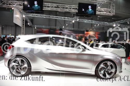  (c) fotodienst/Katharina Schiffl - Wien, am 11.01.2012 - Am Donnerstag, 12. Jänner startet die bedeutendste heimische PKW-Neuheiten- und Leistungsschau, die „Vienna Autoshow“. Vier Tage lang, bis einschließlich Sonntag (15. Jänner), präsentieren 40 Automarken rund 400 Neuwagen in der Messe Wien. Am heutigen Presse- und Händlertag herrscht bereits reges Aufkommen.