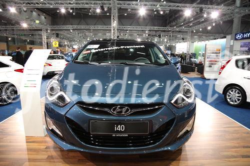  (c) fotodienst/Katharina Schiffl - Wien, am 11.01.2012 - Am Donnerstag, 12. Jänner startet die bedeutendste heimische PKW-Neuheiten- und Leistungsschau, die „Vienna Autoshow“. Vier Tage lang, bis einschließlich Sonntag (15. Jänner), präsentieren 40 Automarken rund 400 Neuwagen in der Messe Wien. Am heutigen Presse- und Händlertag herrscht bereits reges Aufkommen.