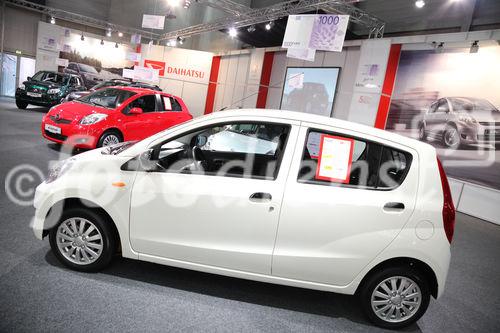  (c) fotodienst/Katharina Schiffl - Wien, am 11.01.2012 - Am Donnerstag, 12. Jänner startet die bedeutendste heimische PKW-Neuheiten- und Leistungsschau, die „Vienna Autoshow“. Vier Tage lang, bis einschließlich Sonntag (15. Jänner), präsentieren 40 Automarken rund 400 Neuwagen in der Messe Wien. Am heutigen Presse- und Händlertag herrscht bereits reges Aufkommen.