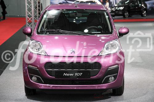  (c) fotodienst/Katharina Schiffl - Wien, am 11.01.2012 - Am Donnerstag, 12. Jänner startet die bedeutendste heimische PKW-Neuheiten- und Leistungsschau, die „Vienna Autoshow“. Vier Tage lang, bis einschließlich Sonntag (15. Jänner), präsentieren 40 Automarken rund 400 Neuwagen in der Messe Wien. Am heutigen Presse- und Händlertag herrscht bereits reges Aufkommen.