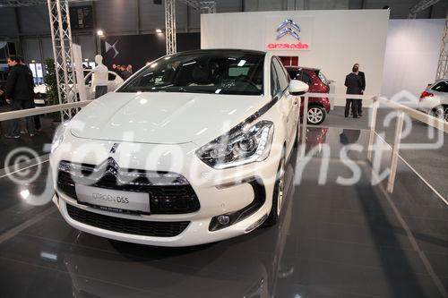  (c) fotodienst/Katharina Schiffl - Wien, am 11.01.2012 - Am Donnerstag, 12. Jänner startet die bedeutendste heimische PKW-Neuheiten- und Leistungsschau, die „Vienna Autoshow“. Vier Tage lang, bis einschließlich Sonntag (15. Jänner), präsentieren 40 Automarken rund 400 Neuwagen in der Messe Wien. Am heutigen Presse- und Händlertag herrscht bereits reges Aufkommen.