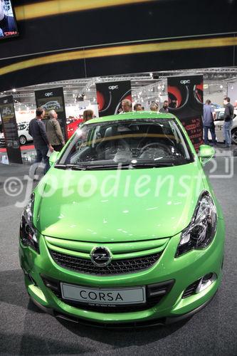  (c) fotodienst/Katharina Schiffl - Wien, am 11.01.2012 - Am Donnerstag, 12. Jänner startet die bedeutendste heimische PKW-Neuheiten- und Leistungsschau, die „Vienna Autoshow“. Vier Tage lang, bis einschließlich Sonntag (15. Jänner), präsentieren 40 Automarken rund 400 Neuwagen in der Messe Wien. Am heutigen Presse- und Händlertag herrscht bereits reges Aufkommen.