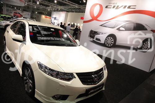  (c) fotodienst/Katharina Schiffl - Wien, am 11.01.2012 - Am Donnerstag, 12. Jänner startet die bedeutendste heimische PKW-Neuheiten- und Leistungsschau, die „Vienna Autoshow“. Vier Tage lang, bis einschließlich Sonntag (15. Jänner), präsentieren 40 Automarken rund 400 Neuwagen in der Messe Wien. Am heutigen Presse- und Händlertag herrscht bereits reges Aufkommen.