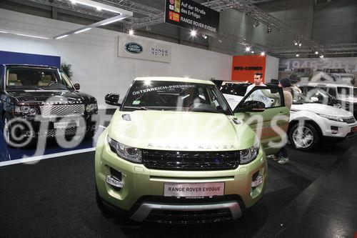  (c) fotodienst/Katharina Schiffl - Wien, am 11.01.2012 - Am Donnerstag, 12. Jänner startet die bedeutendste heimische PKW-Neuheiten- und Leistungsschau, die „Vienna Autoshow“. Vier Tage lang, bis einschließlich Sonntag (15. Jänner), präsentieren 40 Automarken rund 400 Neuwagen in der Messe Wien. Am heutigen Presse- und Händlertag herrscht bereits reges Aufkommen.