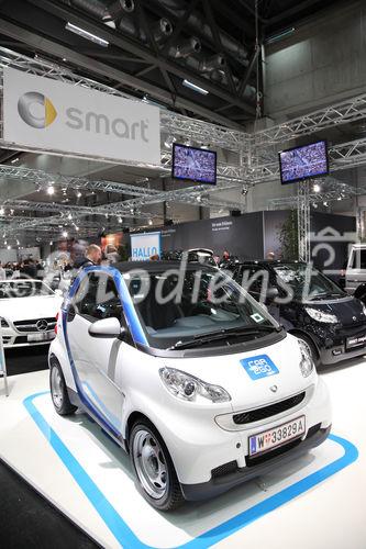  (c) fotodienst/Katharina Schiffl - Wien, am 11.01.2012 - Am Donnerstag, 12. Jänner startet die bedeutendste heimische PKW-Neuheiten- und Leistungsschau, die „Vienna Autoshow“. Vier Tage lang, bis einschließlich Sonntag (15. Jänner), präsentieren 40 Automarken rund 400 Neuwagen in der Messe Wien. Am heutigen Presse- und Händlertag herrscht bereits reges Aufkommen.