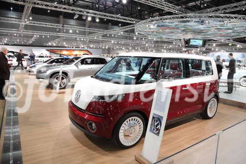  (c) fotodienst/Katharina Schiffl - Wien, am 11.01.2012 - Am Donnerstag, 12. Jänner startet die bedeutendste heimische PKW-Neuheiten- und Leistungsschau, die „Vienna Autoshow“. Vier Tage lang, bis einschließlich Sonntag (15. Jänner), präsentieren 40 Automarken rund 400 Neuwagen in der Messe Wien. Am heutigen Presse- und Händlertag herrscht bereits reges Aufkommen.