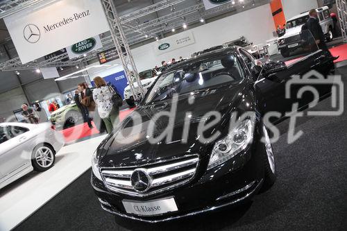  (c) fotodienst/Katharina Schiffl - Wien, am 11.01.2012 - Am Donnerstag, 12. Jänner startet die bedeutendste heimische PKW-Neuheiten- und Leistungsschau, die „Vienna Autoshow“. Vier Tage lang, bis einschließlich Sonntag (15. Jänner), präsentieren 40 Automarken rund 400 Neuwagen in der Messe Wien. Am heutigen Presse- und Händlertag herrscht bereits reges Aufkommen.