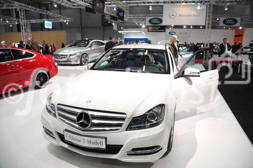  (c) fotodienst/Katharina Schiffl - Wien, am 11.01.2012 - Am Donnerstag, 12. Jänner startet die bedeutendste heimische PKW-Neuheiten- und Leistungsschau, die „Vienna Autoshow“. Vier Tage lang, bis einschließlich Sonntag (15. Jänner), präsentieren 40 Automarken rund 400 Neuwagen in der Messe Wien. Am heutigen Presse- und Händlertag herrscht bereits reges Aufkommen.