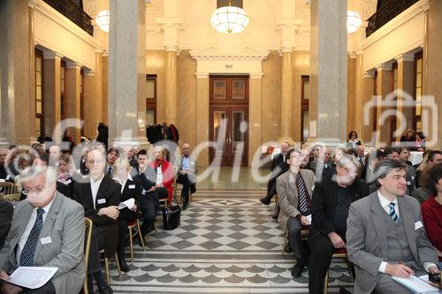  (c) fotodienst/Katharina Schiffl - Wien, am 25.01.2012 - Nach der Begrüßung von den Präsident der ÖGSR, Univ.-Doz. HR Dr. Markus Juranek und der Eröffnung des Symposiums 