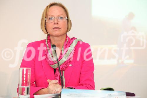  (c) fotodienst/Katharina Schiffl - Wien, am 23.01.2012 - Österreich Werbung lädt zur Pressekonferenz anlässlich der actb 2012 um das facettenreiche Programm und die zentraleuropäischen Partner vorzustellen. FOTO  Dr. Petra Stolba (Gescha?ftsfu?hrerin der O?sterreich Werbung):