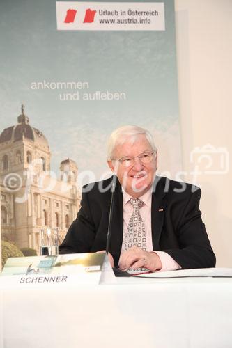  (c) fotodienst/Katharina Schiffl - Wien, am 23.01.2012 - Österreich Werbung lädt zur Pressekonferenz anlässlich der actb 2012 um das facettenreiche Programm und die zentraleuropäischen Partner vorzustellen. FOTO v.l. KR Johann Schenner (Obmann der Bundessparte Tourismus und Freizeitwirtschaft der Wirtschaftskammer O?sterreich):