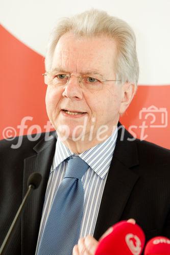  (c) fotodienst/Anna Rauchenberger - Wien, am 09.02.2012 - Auf  Initiative des Zentrums für Zukunftsstudien an der FH Salzburg wurde zeitgleich mit der deutschen Tourismusanalyse auch 2012 ein repräsentativer Querschnitt der österreichischen Bevölkerung (ab 15 Jahren) interviewt. Insgesamt wurden 1000 Österreicher nach ihren Reiseverhalten 2011 und ihren Reiseabsichten 2012 befragt. Demnach bleibt das beliebteste Urlaubsland der Österreicher Österreich. FOTO Univ. Prof. Dr. Reinhold Popp, Zentrum für Zukunftsstudien (ZfZ), Fachhochschule Salzburg: