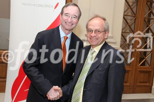 (c) fotodienst/Katharina Schiffl - Wien, am 28.02.2012 - Das Österreichische Institut für Wirtschaftsforschung lädt zur Präsentation empirischer Grundlagen für ein neues, sozio-ökologisches Wachstumsmodell eines europäischen Forschungskonsortium. FOTO: Christoph Leitl (Präsident der Wirtschaftskammer Österreich und des WIFO), Karl Aiginger (Leiter des WIFO und Koordinator von WWWforEurope).