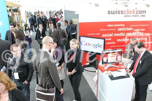 Die Swiss Online Marketing Messe Zürich am 14. und 15. März 2012 ist gegenüber dem Vorjahr kräftig gewachsen. Über 100 Aussteller, eine Verdreifachung der Ausstellungsfläche und ein 30%iges Besucherwachstum stimmt den Veranstalter Spring Messe zufrieden. Auch unter Aussteller und Besuchern gab es durchwegs zufriedene Gesichter. Die Praxisforen ebenso wie die Facebook, Twitter- und Google-Workshops wurden regelrecht gestürmt. Fotos: Franz Pflügl für Fotodienst.