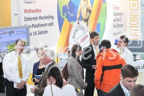 Die Swiss Online Marketing Messe Zürich am 14. und 15. März 2012 ist gegenüber dem Vorjahr kräftig gewachsen. Über 100 Aussteller, eine Verdreifachung der Ausstellungsfläche und ein 30%iges Besucherwachstum stimmt den Veranstalter Spring Messe zufrieden. Auch unter Aussteller und Besuchern gab es durchwegs zufriedene Gesichter. Die Praxisforen ebenso wie die Facebook, Twitter- und Google-Workshops wurden regelrecht gestürmt. Fotos: Franz Pflügl für Fotodienst.