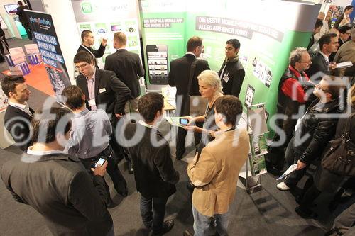 Die Swiss Online Marketing Messe Zürich am 14. und 15. März 2012 ist gegenüber dem Vorjahr kräftig gewachsen. Über 100 Aussteller, eine Verdreifachung der Ausstellungsfläche und ein 30%iges Besucherwachstum stimmt den Veranstalter Spring Messe zufrieden. Auch unter Aussteller und Besuchern gab es durchwegs zufriedene Gesichter. Die Praxisforen ebenso wie die Facebook, Twitter- und Google-Workshops wurden regelrecht gestürmt. Fotos: Franz Pflügl für Fotodienst.