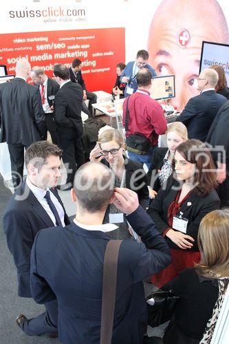 Die Swiss Online Marketing Messe Zürich am 14. und 15. März 2012 ist gegenüber dem Vorjahr kräftig gewachsen. Über 100 Aussteller, eine Verdreifachung der Ausstellungsfläche und ein 30%iges Besucherwachstum stimmt den Veranstalter Spring Messe zufrieden. Auch unter Aussteller und Besuchern gab es durchwegs zufriedene Gesichter. Die Praxisforen ebenso wie die Facebook, Twitter- und Google-Workshops wurden regelrecht gestürmt. Fotos: Franz Pflügl für Fotodienst.