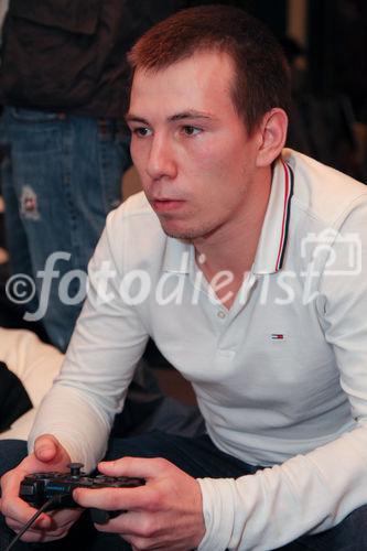  (c) fotodienst/Katharina Schiffl - Wien, am 17.03.2012 - Von 16.-17. März 2012 glühen in der Fernwärme Wien wieder die Konsolen bei dem 5. eSport Soccer Cup. Neben Offline-Gaming Battles auf den Nextgen-Konsolen PlayStation 3 und Xbox 360 können sich die Teilnehmer österreichweit nur dort für das 3-Länder-Finale des FIFA Interactive World Cups (FIWC) in Deutschland qualifizieren.