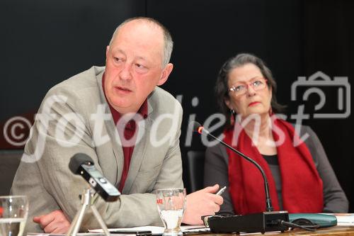  (c) fotodienst/Katharina Schiffl - Wien, am 27.03.2012 - Die Obfrau der asylkoordination Mag. Anny Knapp präsentiert die aktuellen Forderungen, die sich aus den Ergebnisse des Projekts 