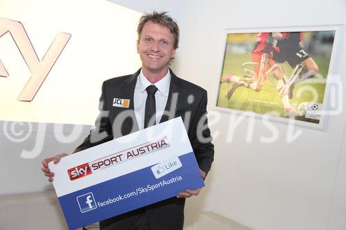  (c) fotodienst/Katharina Schiffl - Wien, am 01.04.2012 - Zu Gast bei „Talk und Tore“ Kapfenberg-Trainer Thomas von Heesen, Admira-Coach Didi Kühbauer und Sky-Experte Markus Schopp, die im Zuge dessen auf den neuen Facebook-Auftritt von Sky Sport Austria hinweisen. FOTO: Sky-Experte Markus Schopp.: