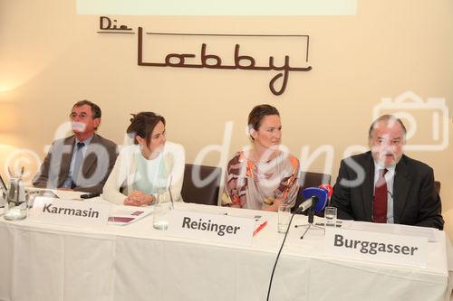  (c) fotodienst/Katharina Schiffl - Wien, am 11.05.2012 - Die Österreichische Apothekerkammer lädt zu einem Pressegespräch über eine neue Seniorenstudie zu Wechselwirkungen und die Einführung der e-Medikation.  FOTO Univ.Prof. Mag. Dr. Eckhard Beubler, ehem. Vorstand am Institut für Experimentelle und Klinische Pharmakologie der Medizinischen Universität Graz; Dr. Sophie Karmasin, Geschäftsführende Gesellschafterin der Karmesin Motivforschung, Moderatorin Mag. Gudrun Reisinger, Pressezuständige der Österreichischen Apothekerkammer; Mag. pharm. Heinrich Burggasser, Präsident der Österreichischen Apothekerkammer.: