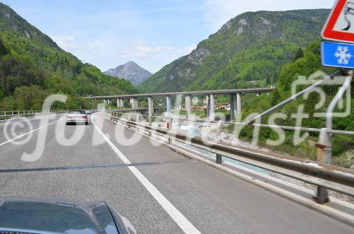 © Fotodienst / Adolf Seywald: Mercedes Cabrio Treffen 10. bis 13. Mai 2012 in Berg im Drautal. Liebhaber legendärer Sportwägen aus sieben Jahrzehnten trafen sich im Ferienhotel Glocknerhof zum Informations- und Erfahrungsaustausch.