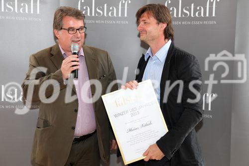  (c) fotodienst/Katharina Schiffl - Wien, am 3.6.2012 - Falstaff lädt im Rahmen der VieVinum zur Präsentation des „Ultimate Austrian Wine Guides“ 2012/2013 und Auszeichnung von Heinz Velich als „Winzer des Jahres“ 2012. FOTO Peter Moser, Chefredakteur Falstaff, übergibt Urkunde an Winzer des Jahres 2012 Heinz Velich.: