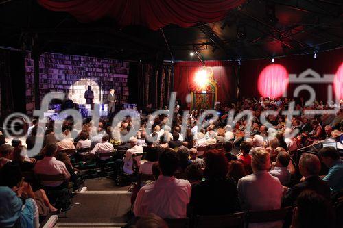  (c) fotodienst/Katharina Schiffl - Wien, am 19.07.2012 - Im 9. Jahr entlockt das Wiener Lustspielhaus Goethes Faust hintergründigen Schmäh und feiert die Posse 