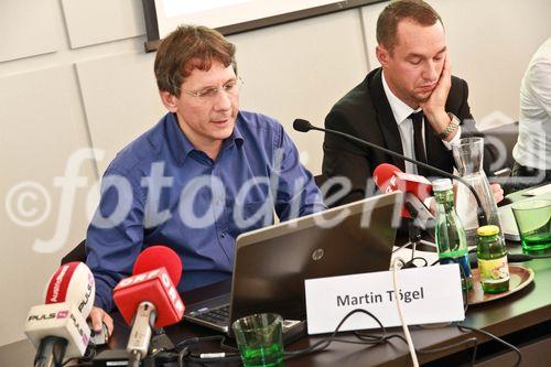 Beschreibung: © fotodienst/Barbara Loschan – Wien, am 17.09.2012 – 3. Piste: Dimensionen einer politischen Entscheidung: Pressekonferenz anlässlich der Erteilung eines positiven Baubescheides durch das Land NÖ für die Parallelpiste 11R/29L am Flughafen Wien im Presseklub Concordia.
DachVerband der unabhängigen Bürgerinitiativen gegen den geplanten Bau der 3. Piste.
FOTO: Dr. Martin Tögel, VIE als Wirtschaftsmotor  versus kollektivierte Folgekosten: