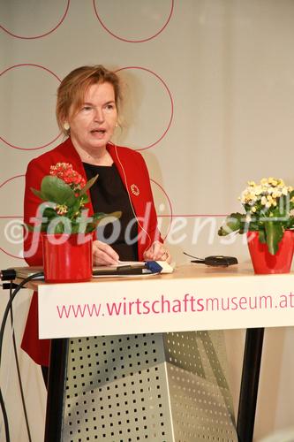 © fotodienst/Barbara Loschan – Wien, am 03.12.2012 – Die Rolle der Europäischen Zentralbank in der europäischen Wirtschaftspolitik: (Wien)  Gertrude Tumpel-Gugerell, ehemaliges Direktoriumsmitglied der Europäischen Zentralbank (EZB), spricht zur aktuellen Entwicklung in der europäischen Wirtschafts- und Währungspolitik. Moderation: Patrick Horvath (WIWIPOL); 
FOTO: Gertrude Tumpel-Gugerell, ehemaliges Direktoriumsmitglied der Europäischen Zentralbank (EZB); 