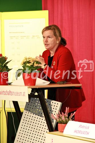 © fotodienst/Barbara Loschan – Wien, am 03.12.2012 – Die Rolle der Europäischen Zentralbank in der europäischen Wirtschaftspolitik: (Wien)  Gertrude Tumpel-Gugerell, ehemaliges Direktoriumsmitglied der Europäischen Zentralbank (EZB), spricht zur aktuellen Entwicklung in der europäischen Wirtschafts- und Währungspolitik. Moderation: Patrick Horvath (WIWIPOL); 
FOTO: Gertrude Tumpel-Gugerell, ehemaliges Direktoriumsmitglied der Europäischen Zentralbank (EZB); 