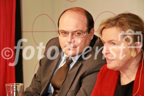 © fotodienst/Barbara Loschan – Wien, am 03.12.2012 – Die Rolle der Europäischen Zentralbank in der europäischen Wirtschaftspolitik: (Wien)  Gertrude Tumpel-Gugerell, ehemaliges Direktoriumsmitglied der Europäischen Zentralbank (EZB), spricht zur aktuellen Entwicklung in der europäischen Wirtschafts- und Währungspolitik. Moderation: Patrick Horvath (WIWIPOL); 
FOTO: Patrick Horvath (WIWIPOL); 