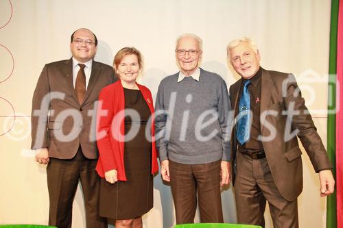 © fotodienst/Barbara Loschan – Wien, am 03.12.2012 – Die Rolle der Europäischen Zentralbank in der europäischen Wirtschaftspolitik: (Wien)  Gertrude Tumpel-Gugerell, ehemaliges Direktoriumsmitglied der Europäischen Zentralbank (EZB), spricht zur aktuellen Entwicklung in der europäischen Wirtschafts- und Währungspolitik. Moderation: Patrick Horvath (WIWIPOL); 
FOTO v.l.n.r.: Patrick Horvath (WIWIPOL); Gertrude Tumpel-Gugerell, ehemaliges Direktoriumsmitglied der Europäischen Zentralbank (EZB); Mag. Hans Hartweger, Direktor Österr. Gesellschafts- und Wirtschaftsmuseum;