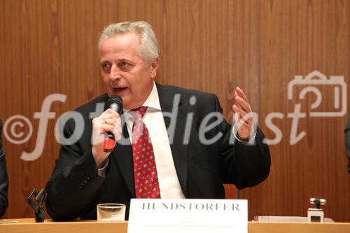 (c)fotodienst/ Sarah-Maria Kölbl, Wien am 4.12.2012, im Bild: Rudolf HUNDSTORFER (Bundesminister für Arbeit, Soziales und Konsumentenschutz)