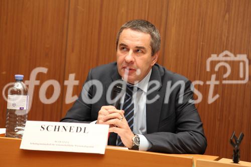 (c)fotodienst/ Sarah-Maria Kölbl, Wien am 4.12.2012, im Bild: Norbert SCHNEDL (Vizepräsident, Österreichischer Gewerkschaftsbund)
