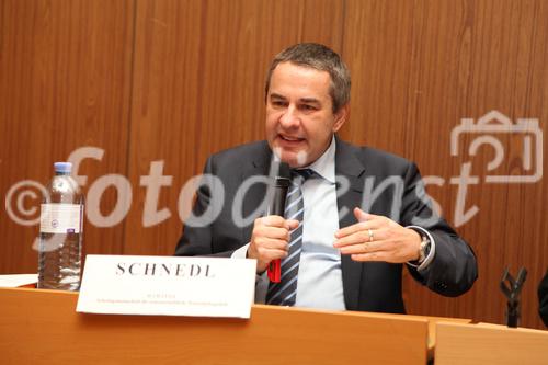 (c)fotodienst/ Sarah-Maria Kölbl, Wien am 4.12.2012, im Bild: Norbert SCHNEDL (Vizepräsident, Österreichischer Gewerkschaftsbund)
