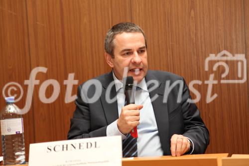 (c)fotodienst/ Sarah-Maria Kölbl, Wien am 4.12.2012, im Bild: Norbert SCHNEDL (Vizepräsident, Österreichischer Gewerkschaftsbund)
