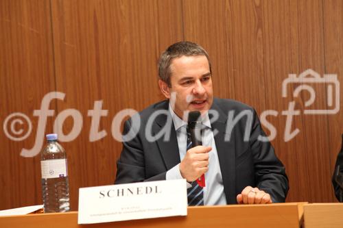 (c)fotodienst/ Sarah-Maria Kölbl, Wien am 4.12.2012, im Bild: Norbert SCHNEDL (Vizepräsident, Österreichischer Gewerkschaftsbund)
