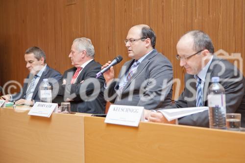 (c)fotodienst/ Sarah-Maria Kölbl, Wien am 4.12.2012, im Bild v.l.n.r.: Norbert SCHNEDL (Vizepräsident, Österreichischer Gewerkschaftsbund), Rudolf HUNDSTORFER (Bundesminister für Arbeit, Soziales und Konsumentenschutz), Patrick HORVATH (WIWIPOL), Christian KEUSCHNIGG (Direktor, Institut für Höhere Studien)