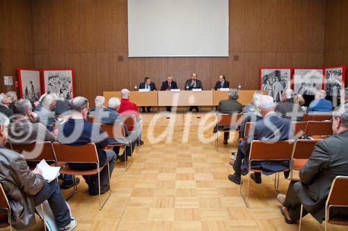 (c)fotodienst/ Sarah-Maria Kölbl, Wien am 4.12.2012, im Bild v.l.n.r.: Norbert SCHNEDL (Vizepräsident, Österreichischer Gewerkschaftsbund), Rudolf HUNDSTORFER (Bundesminister für Arbeit, Soziales und Konsumentenschutz), Patrick HORVATH (WIWIPOL), Christian KEUSCHNIGG (Direktor, Institut für Höhere Studien)