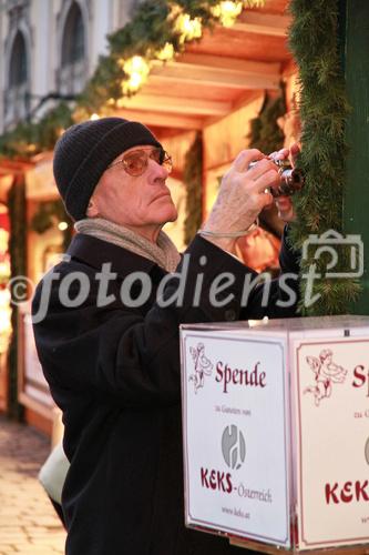 © fotodienst/Barbara Loschan – Wien, am 12.12.2012 – Gasslspieler-Konzert auf dem Altwiener Christkindlmarkt: Nach Jahren der intensiven Auseinandersetzung mit mittelalterlicher Musik arbeitete die Musikgruppe Gasslspieler im Herbst 07 an einem Weihnachtsprogramm. Ein Weihnachtsprogramm das einerseits durch die Auswahl der gespielten Stücke besticht, die von Volksliedern aus dem 15. Jhdt. über Kompositionen von Johann Sebastian Bach bis zu beliebten Klassikern wie Stille Nacht – Heilige Nacht reicht. Und andererseits durch den Klang der großteils selbstgebauten mittelalterlichen Instrumente bezaubert. Mehr Infos auf http://www.gasslspieler.at/
