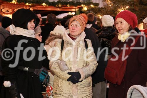 © fotodienst/Barbara Loschan – Wien, am 12.12.2012 – Gasslspieler-Konzert auf dem Altwiener Christkindlmarkt: Nach Jahren der intensiven Auseinandersetzung mit mittelalterlicher Musik arbeitete die Musikgruppe Gasslspieler im Herbst 07 an einem Weihnachtsprogramm. Ein Weihnachtsprogramm das einerseits durch die Auswahl der gespielten Stücke besticht, die von Volksliedern aus dem 15. Jhdt. über Kompositionen von Johann Sebastian Bach bis zu beliebten Klassikern wie Stille Nacht – Heilige Nacht reicht. Und andererseits durch den Klang der großteils selbstgebauten mittelalterlichen Instrumente bezaubert. Mehr Infos auf http://www.gasslspieler.at/
